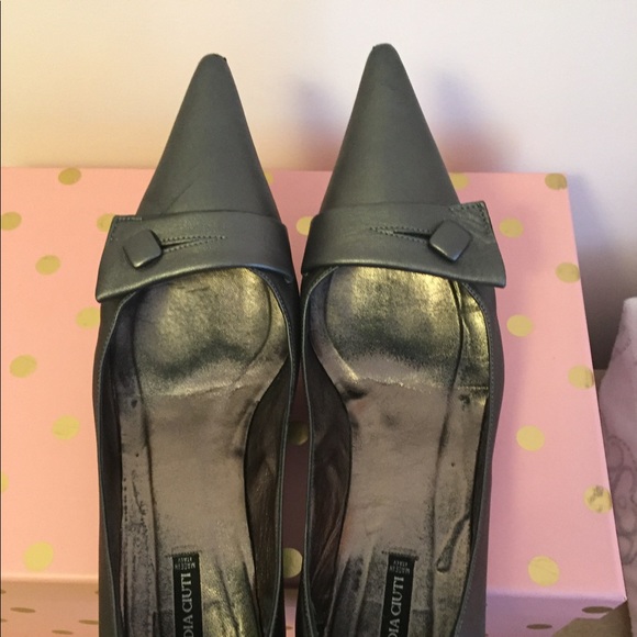 Claudia Ciuti Pewter pump w button - Picture 4 of 8